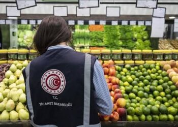 Meyve ve sebzedeki fahiş fiyat artışına 42,3 milyon lira ceza Meyve ve sebzedeki fahiş fiyat artışına 42,3 milyon lira ceza