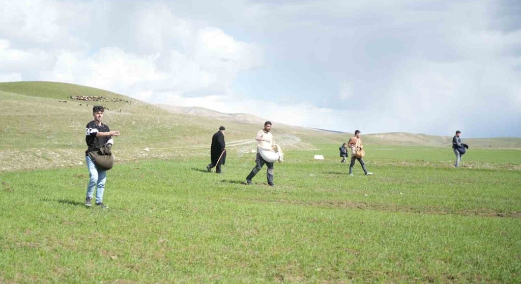 mus kirkoyde imece usulu gubreleme yapildi habermeydan e1775487859270