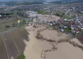 Muş Malazgirt’te, etkili yağış su baskınlarına neden oldu!