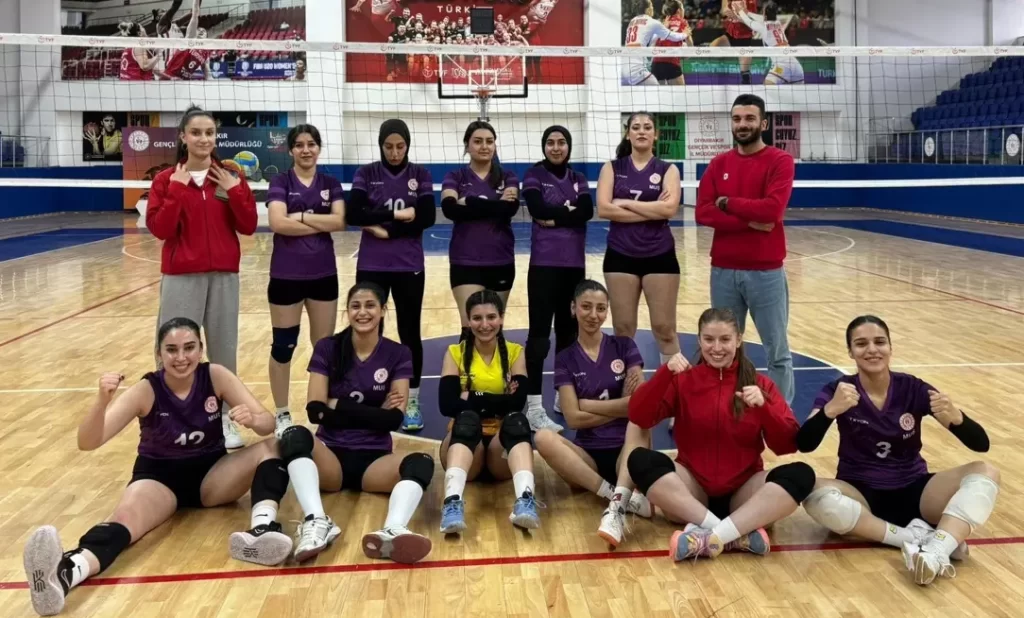 mus sultan alparslan yurdu kiz voleybol takimi yari finalde habermeydan e1775748997540