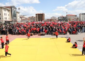 Muş’ta, 23 Nisan Ulusal Egemenlik ve Çocuk Bayramı coşkuyla kutlandı!