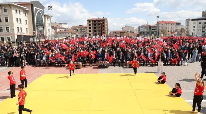 Muş’ta, 23 Nisan Ulusal Egemenlik ve Çocuk Bayramı coşkuyla kutlandı!