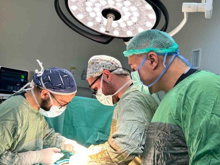 musta asitli icecek tuketen 17 yasindaki cocugun midesi delindi habermeydan