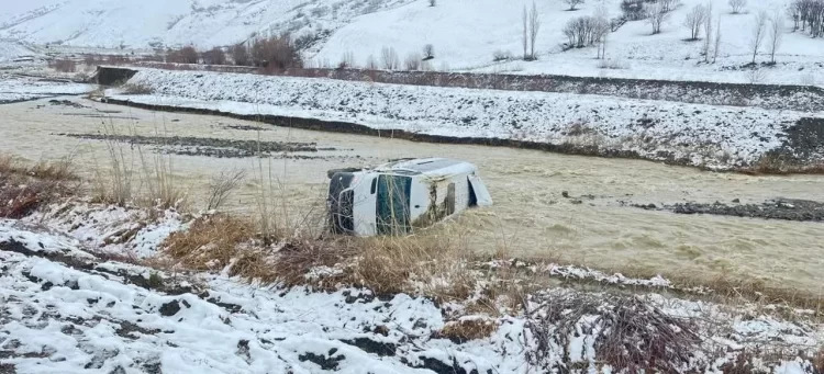 musta yolcu minibusu dereye uctu habermeydan e1776090469291