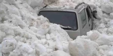 Nisan ayında çığ felaketi: 4 kişinin bulunduğu araçta can pazarı