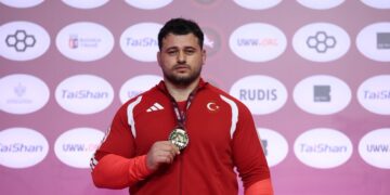 Rıza Kayaalp, 13. kez Avrupa Şampiyonu oldu!