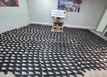 İstanbul ve Adana’da çok sayıda ruhsatsız tabanca ele geçirildi