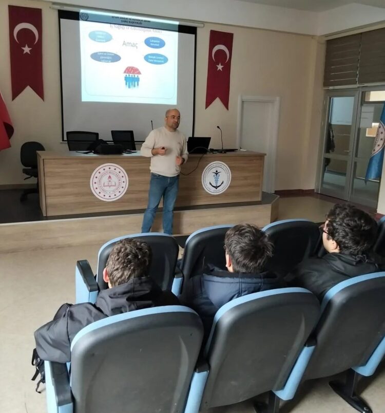 sinopta liseli ogrencilere is sagligi ve guvenligi egitimi verildi habermeydan e1775748152521