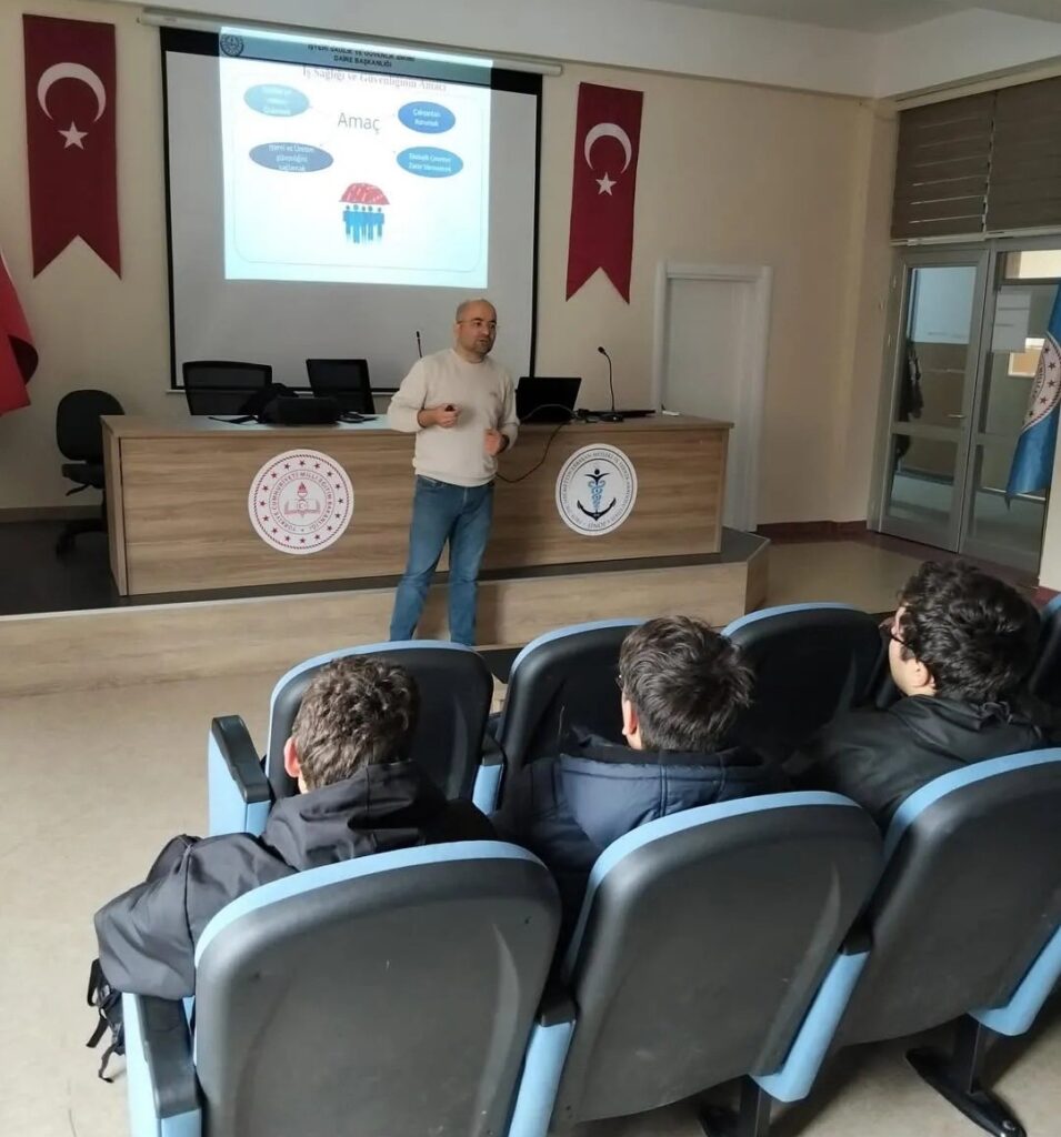 sinopta liseli ogrencilere is sagligi ve guvenligi egitimi verildi habermeydan e1775748152521