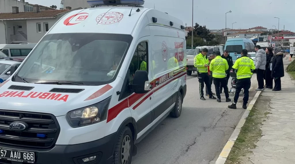 sinopta otomobil ile motosiklet carpismasi sonucu 2 kisi yaralandi habermeydan e1775661747418