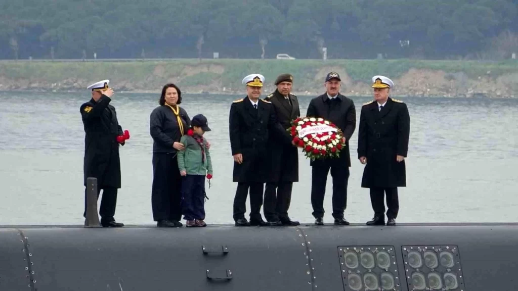 Dumlupınar Denizaltısı şehitleri anıldı tcg dumlupinar denizaltisi habermeydan