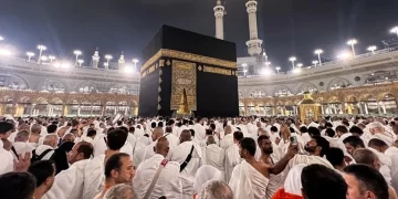 Umrede tur şirketi iflas etti: Yüzlerce vatandaş sokakta kaldı Umrede tur şirketi iflas etti: Yüzlerce vatandaş sokakta kaldı