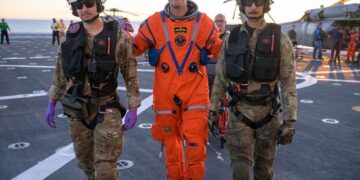 Uzay yolculuğu insan vücudunu nasıl etkiler? Uzay yolculuğu insan vücudunu nasıl etkiler?