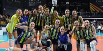 Fenerbahçe, VakıfBank’ı geçip seriyi eşitledi!
