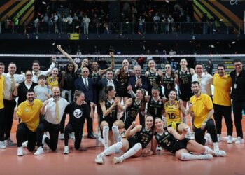 VakıfBank, Sultanlar Ligi’nde finalde!