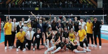 VakıfBank, Sultanlar Ligi’nde finalde!