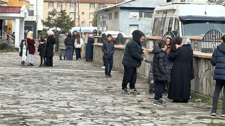 Van'da 5,2 büyüklüğünde deprem...