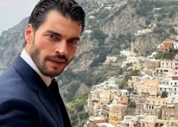 Akın Akınözü yeni sevgilisiyle görüntülendi