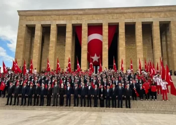 Bakan Bak ve beraberindeki heyet Anıtkabir’i ziyaret etti