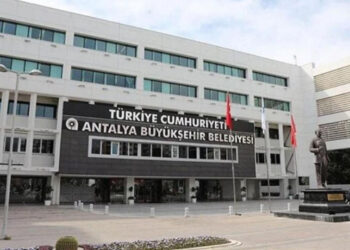 Antalya Büyükşehir Belediyesine operasyon! 25 kişi gözaltına alındı