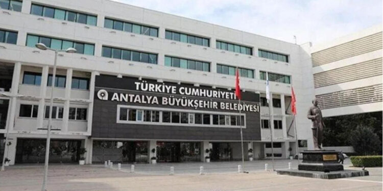 Antalya Büyükşehir Belediyesine operasyon! 25 kişi gözaltına alındı