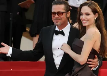 Brad Pitt’e çocuklarından evlat darbesi Brad Pitt’e çocuklarından evlat darbesi