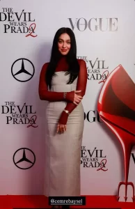 Cemre Baysel Prada galasinda sinifta kaldi1 habermeydan
