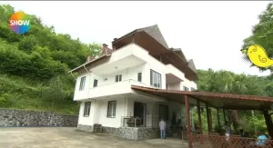 Cengiz Kurtoglu cay bahceleriyle cevrili koyevi ilgi gordu1 habermeydan