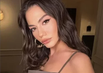 Demet Özdemir’in Cannes kareleri ardından filtre ve makyaj tartışma konusu oldu