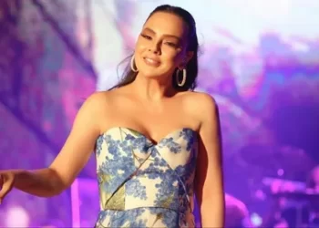 Ebru Gündeş'in 24 yıl önceki halini görenler şaşırdı Ebru Gündeş’in 24 yıl önceki halini görenler şaşırdı