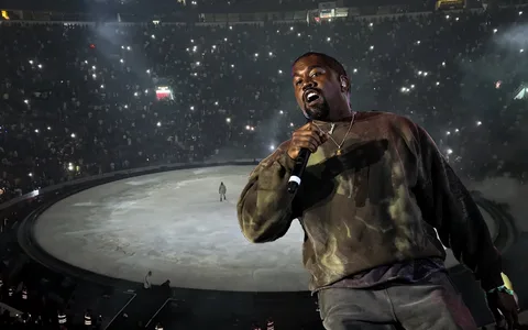 Kanye West İstanbul'da sahneye çıktı Kanye West Istanbulda sahneye cikti habermeydan