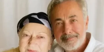 Mehmet Aslantuğ annesine veda etti