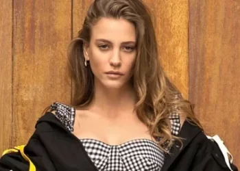 Serenay Sarıkaya Türkiye'den taşınıyor Serenay Sarıkaya Türkiye’den taşınıyor