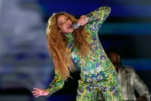 Shakira Rio ucretsiz plaj konserine hayranlari akin etti1 habermeydan