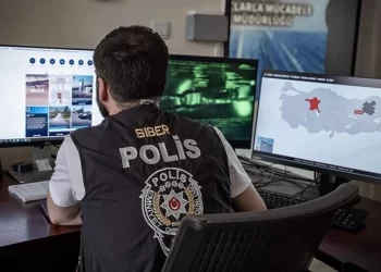 İstanbul'da 5 milyarlık operasyon! Tek bir e-posta dev ağı çökertti İstanbul’da 5 milyarlık operasyon! Tek bir e-posta dev ağı çökertti