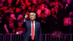 Sanatçılar tek tekiptal etti: Trump tek başına sahneye çıkacak Trump tek basina sahneye cikacak1 habermeydan