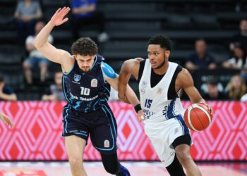 Anadolu Efes 86-75 Türk Telekom Anadolu Efes 86-75 Türk Telekom