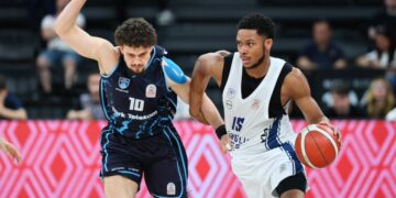 Anadolu Efes 86-75 Türk Telekom Anadolu Efes 86-75 Türk Telekom