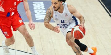 Anadolu Efes, Büyükçekmece Basketbol’u farklı geçti!