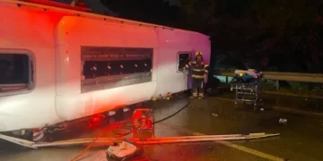 Balıkesir’de yolcu otobüsü devrildi: 3 kişi hayatını kaybetti, 31 yaralı
