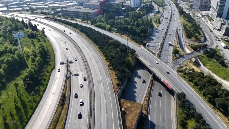 İstanbul’da bayramın ikinci gününde yollar boş kaldı İstanbul’da bayramın ikinci gününde yollar boş kaldı.