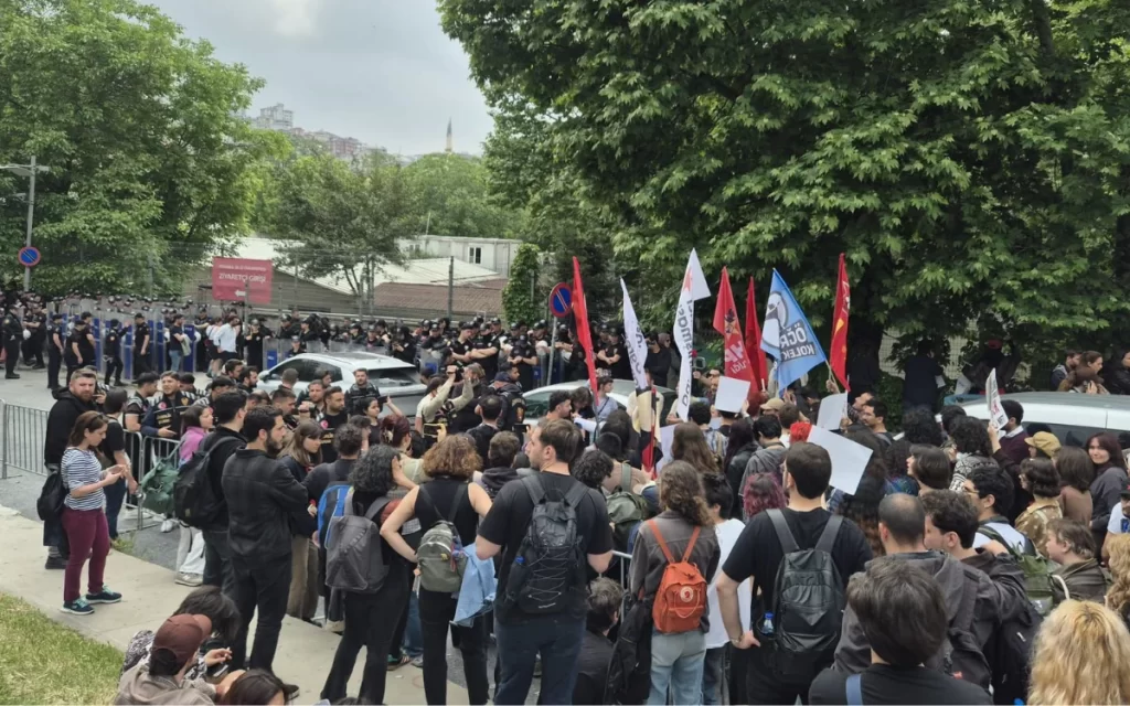 Bilgi Üniversitesi öğrencileri kampüste sabahladı bilgi universitesi habermeydan