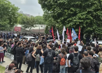 Bilgi Üniversitesi öğrencileri kampüste sabahladı Bilgi Üniversitesi öğrencileri kampüste sabahladı