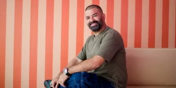 Bülent Şakrak oğlu ve sevgilisiyle tatilde
