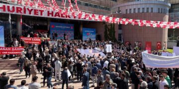 Kılıçdaroğlu 2,5 yıl sonra ilk kez CHP Genel Merkezi’nde