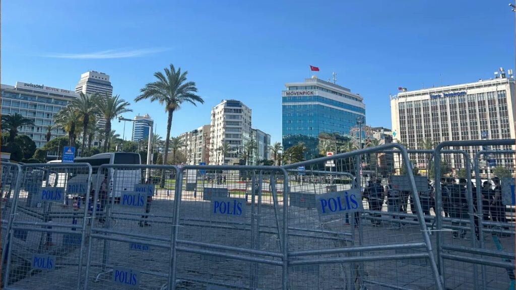 Valilikten Cumhuriyet Meydanı yasağı: Kalabalık Gündoğdu’ya yöneldi cumhuriyet meydani habermeydan