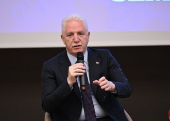 İstanbul Valisi Davut Gül: Sokaklarda sahipsiz tek bir köpek kalmayacak