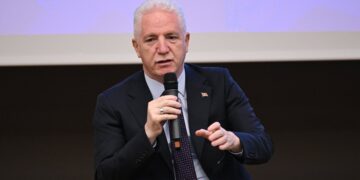İstanbul Valisi Davut Gül: Sokaklarda sahipsiz tek bir köpek kalmayacak