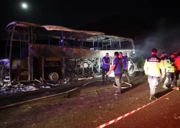 Denizli'de otobüs faciası: 1'i bebek 8 kişi hayatını kaybetti Denizli’de otobüs faciası: 1’i bebek 8 kişi hayatını kaybetti