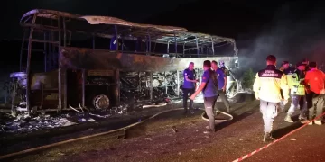 Denizli'de otobüs faciası: 1'i bebek 8 kişi hayatını kaybetti Denizli’de otobüs faciası: 1’i bebek 8 kişi hayatını kaybetti